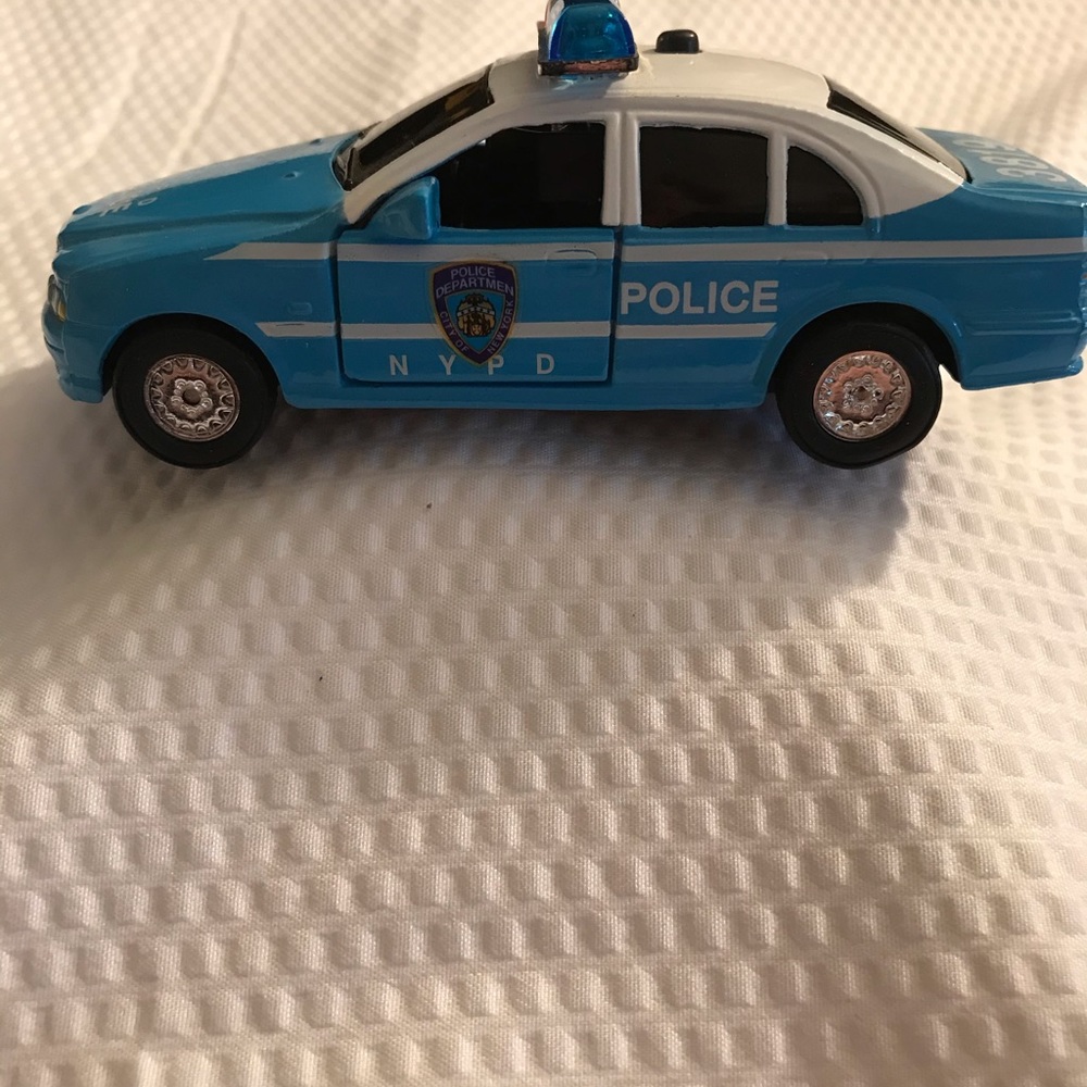 NYPD police die cast metal car 1:32
